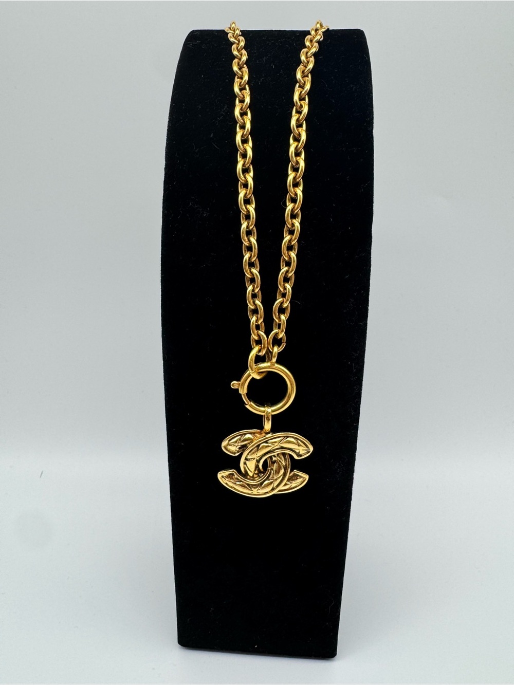 CHANEL Gold-Tone Interlocking Metalasse CC Pendant Necklace